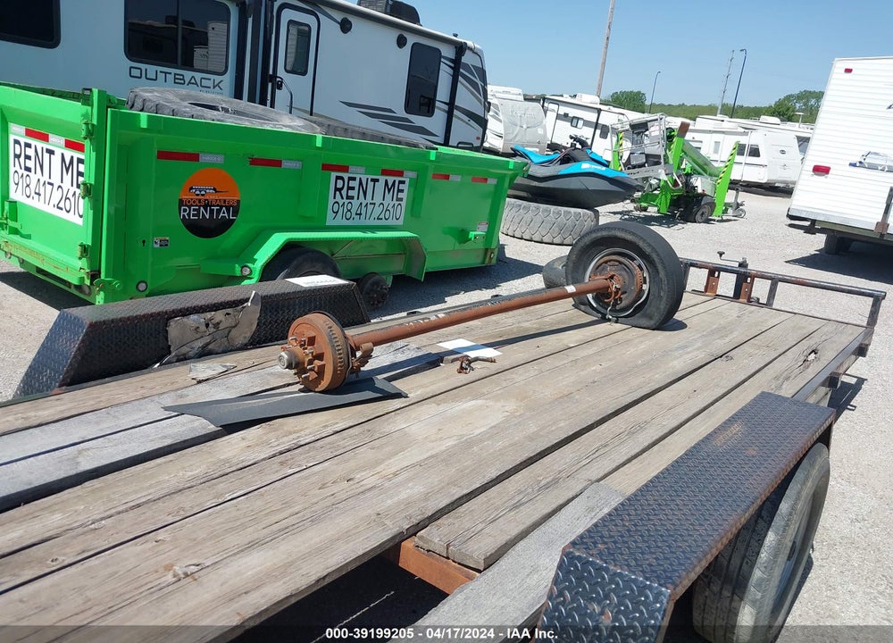 2018 FLATBED FLAT BED VIN: 1F9BC202XHS368234
