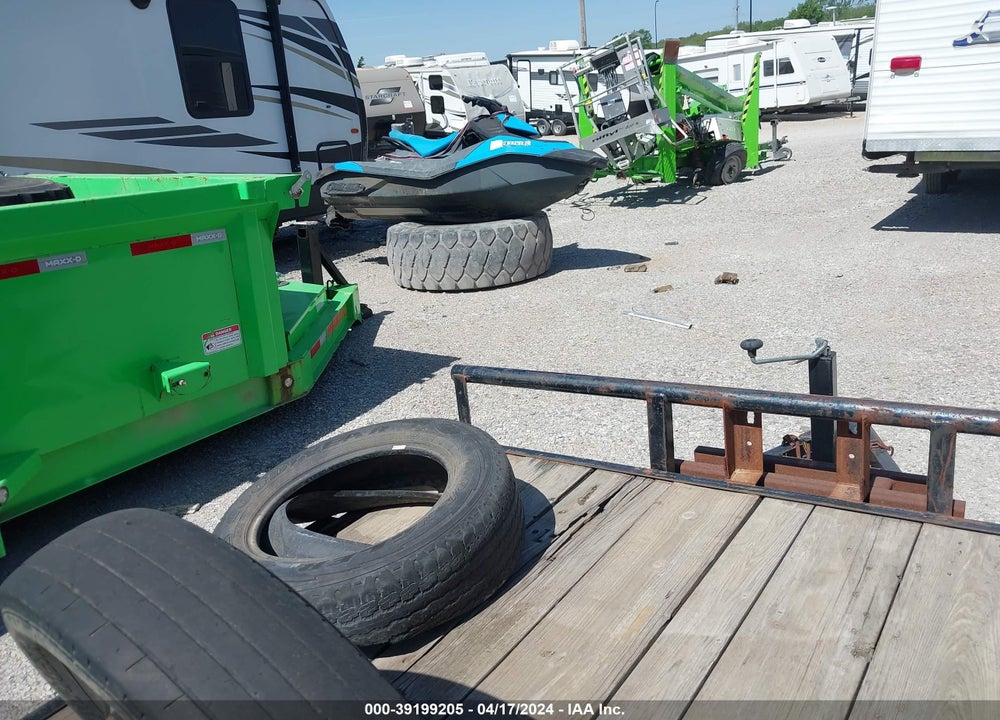 2018 FLATBED FLAT BED VIN: 1F9BC202XHS368234