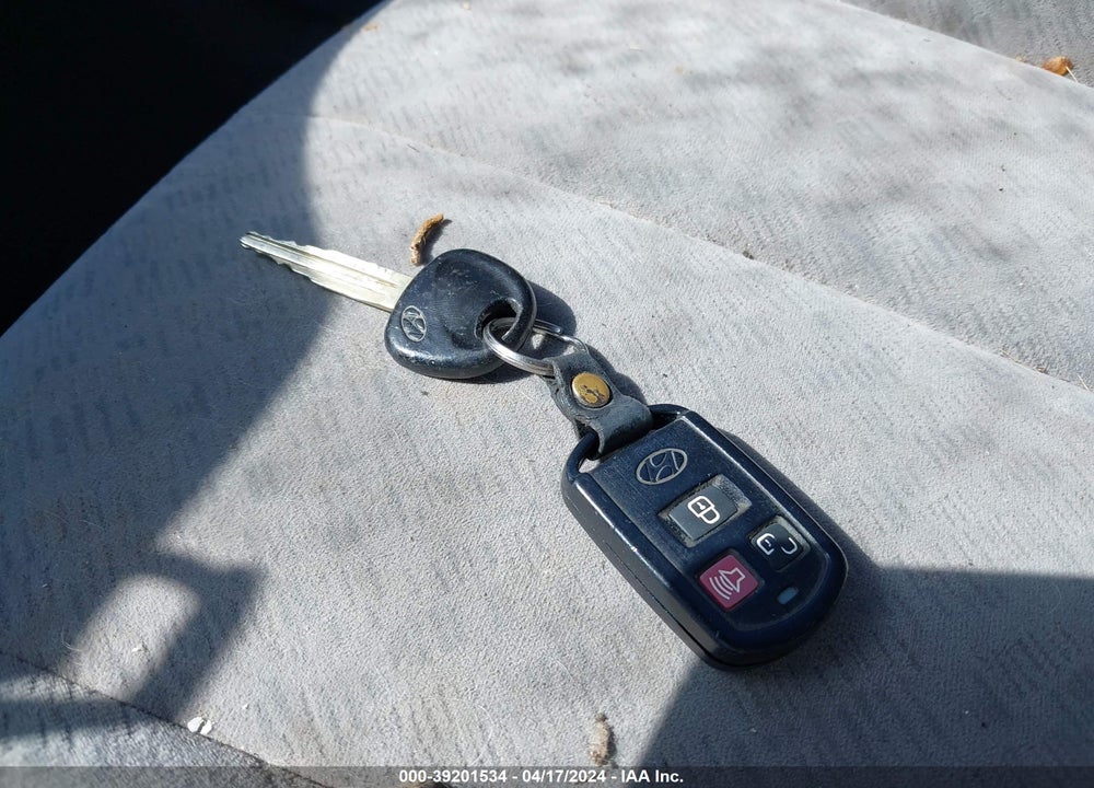 2004 HYUNDAI ELANTRA GLS/GT VIN: KMHDN46D24U887969