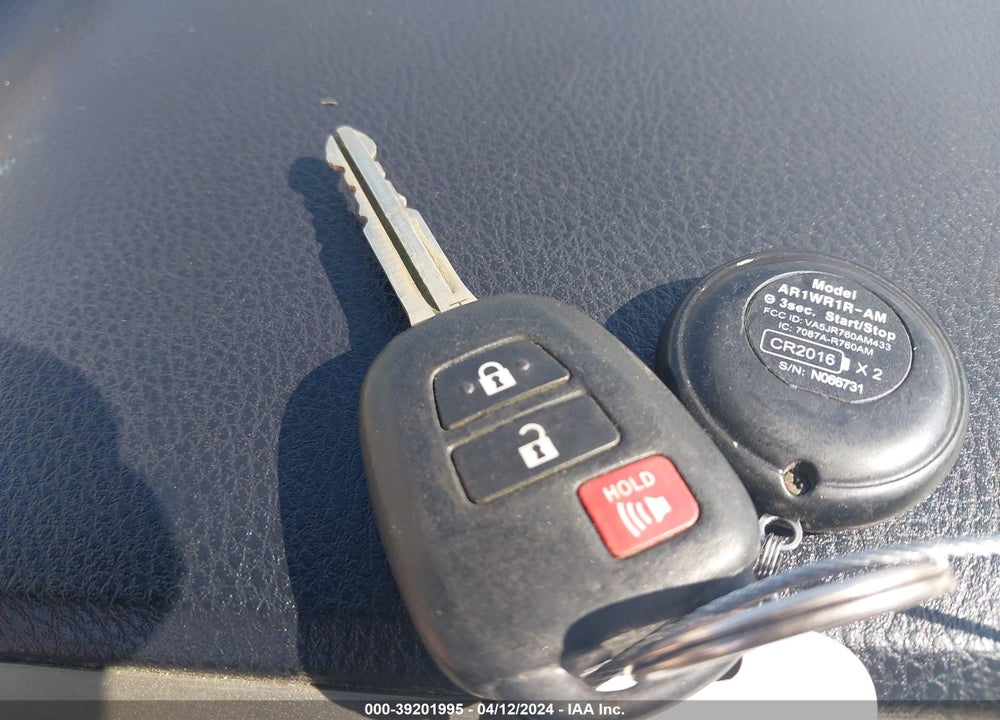2015 TOYOTA RAV4 XLE VIN: 2T3RFREV7FW247549