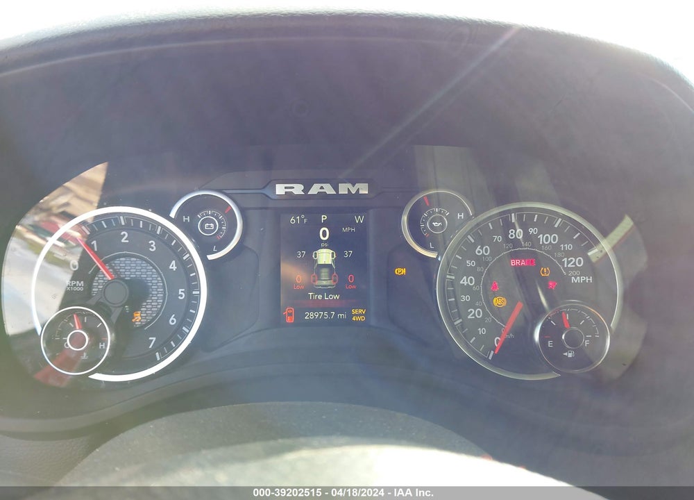 2022 RAM 1500 BIG HORN QUAD CAB 4X4 6'4 BOX VIN: 1C6SRFBT6NN338089