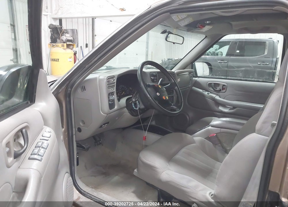2005 CHEVROLET BLAZER LS VIN: 1GNDT13X25K105455