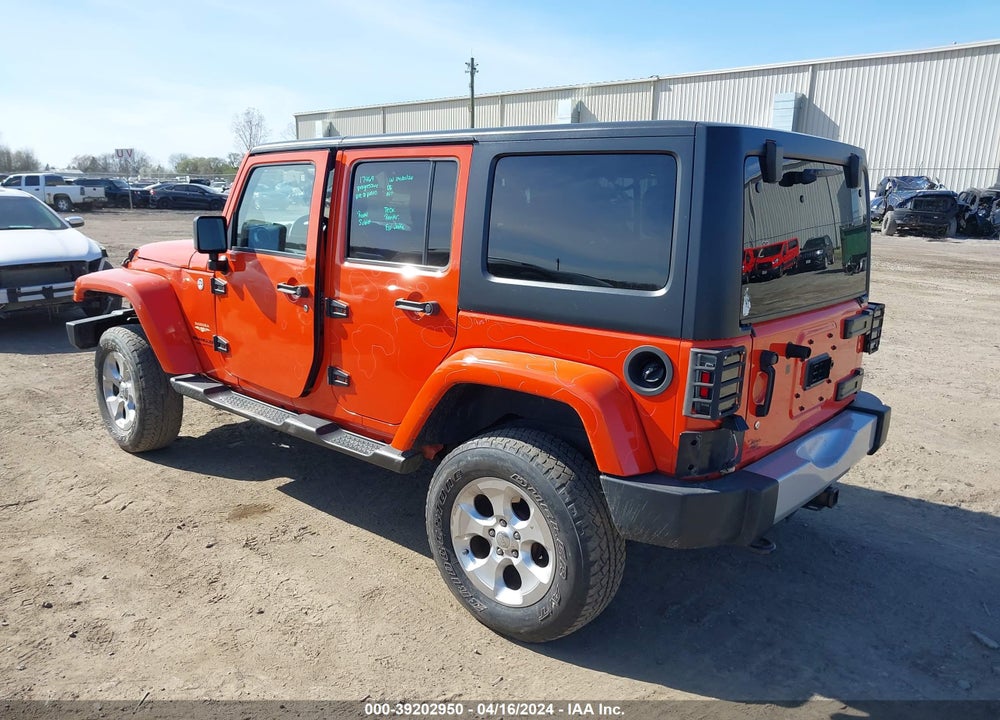 2015 JEEP WRANGLER UNLIMITED SAHARA VIN: 1C4BJWEG5FL671380