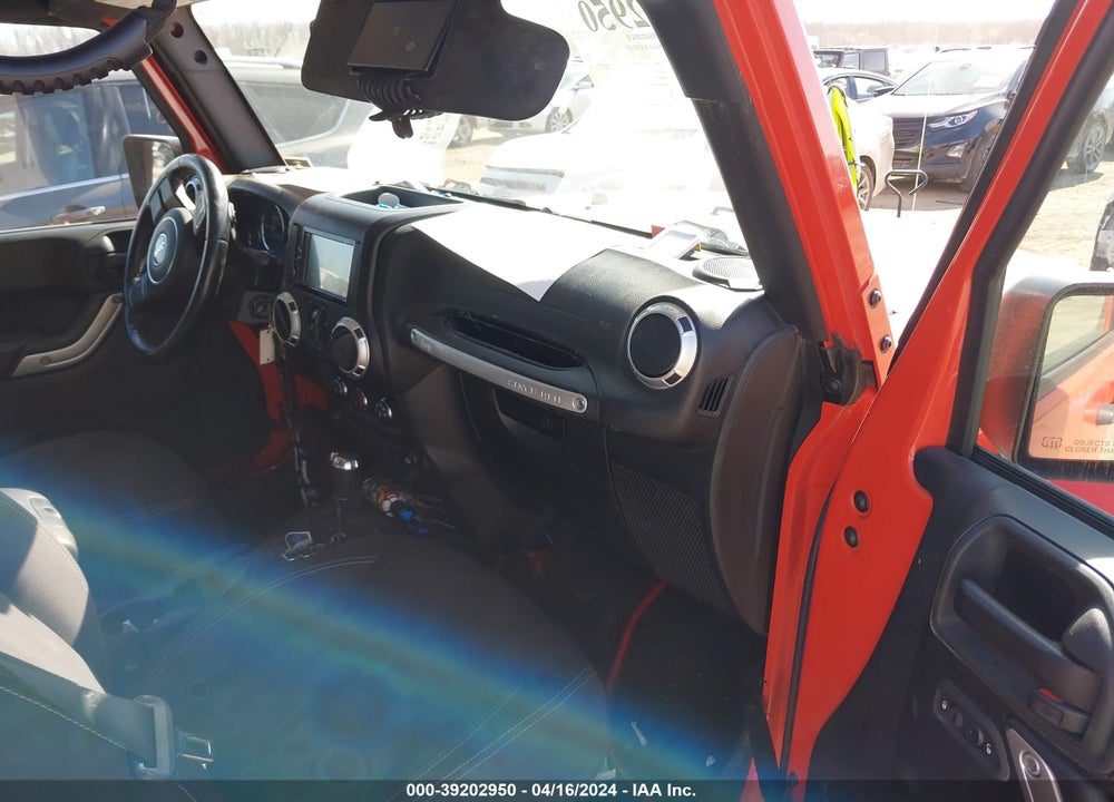 2015 JEEP WRANGLER UNLIMITED SAHARA VIN: 1C4BJWEG5FL671380