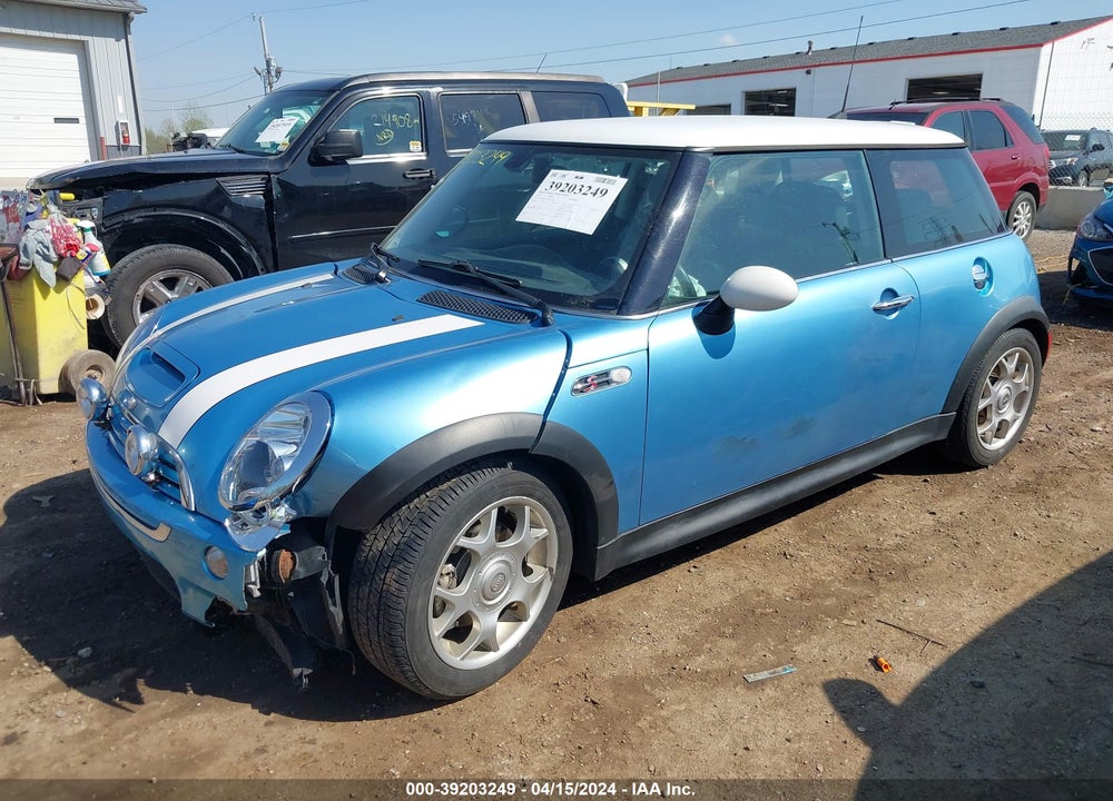 2005 MINI COOPER S VIN: WMWRE33575TL10893