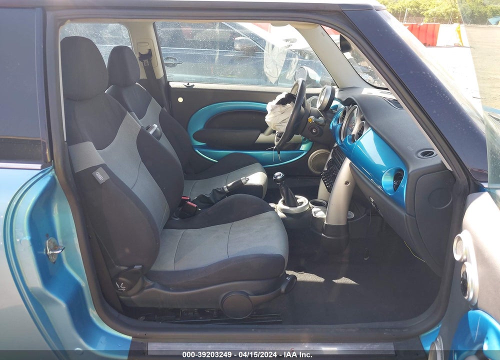 2005 MINI COOPER S VIN: WMWRE33575TL10893