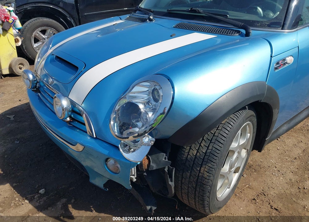 2005 MINI COOPER S VIN: WMWRE33575TL10893