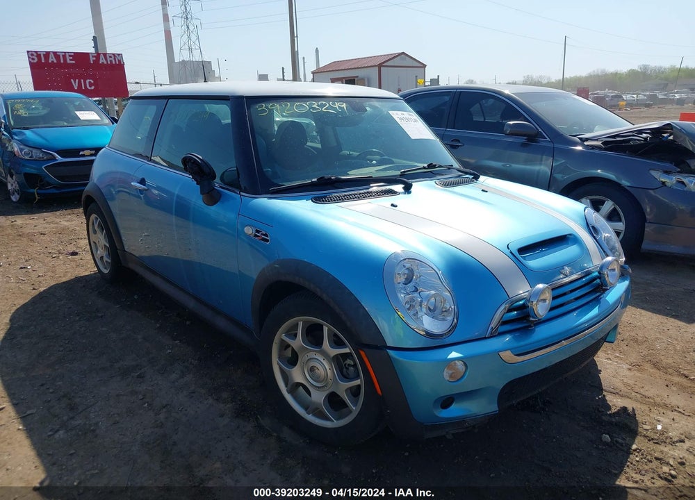 2005 MINI COOPER S VIN: WMWRE33575TL10893