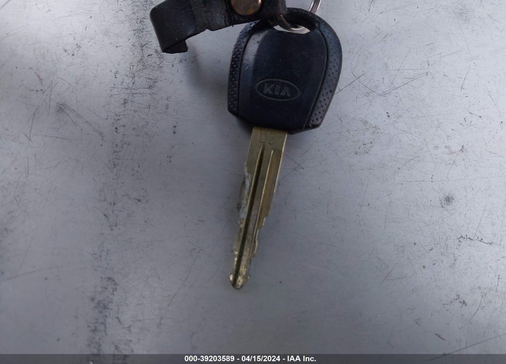 2004 KIA SPECTRA EX/LX VIN: KNAFE122245043860