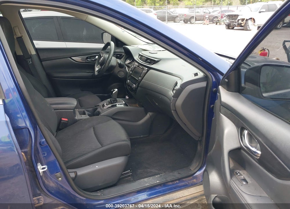 2018 NISSAN ROGUE SV VIN: KNMAT2MT8JP539048