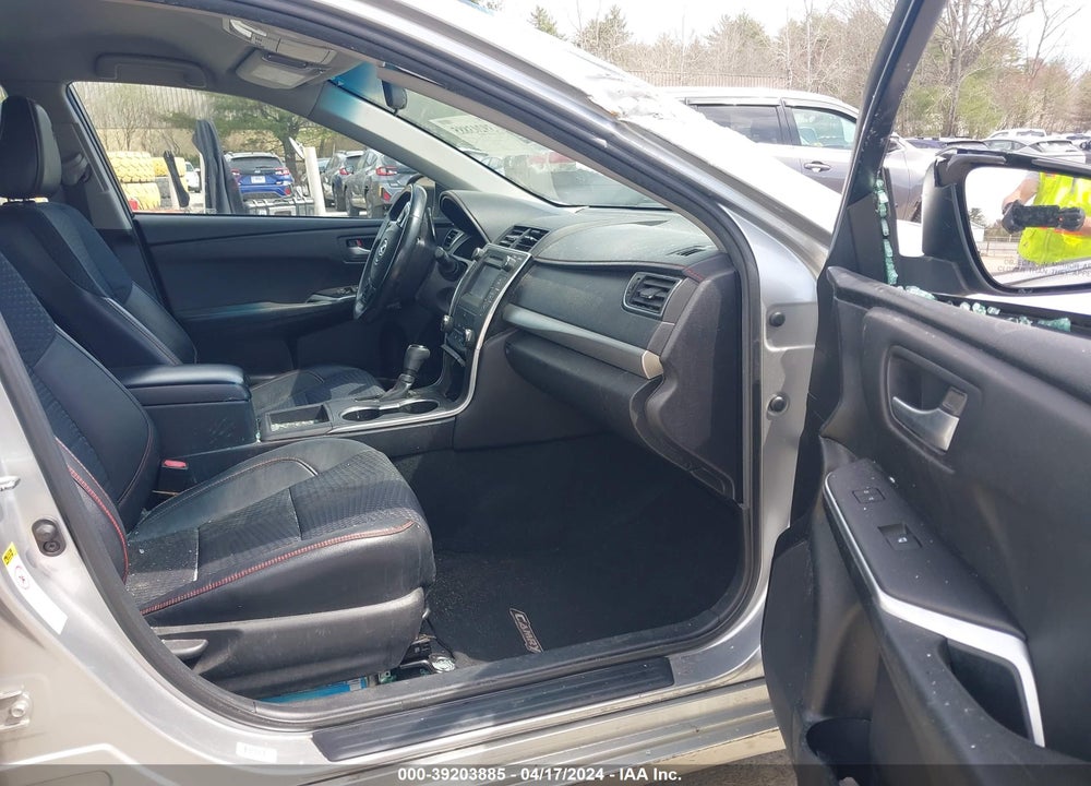 2015 TOYOTA CAMRY SE VIN: 4T1BF1FK3FU068182