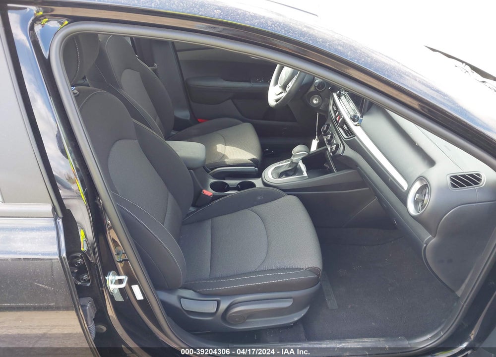 2024 KIA FORTE LXS VIN: 3KPF24AD0RE748071