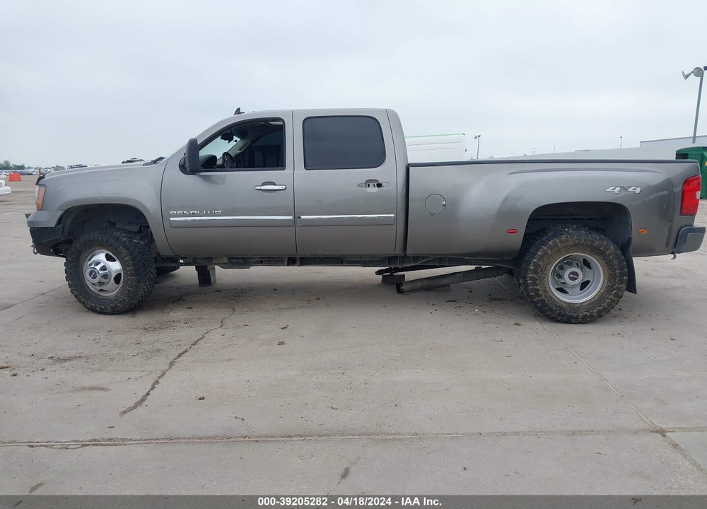 2012 GMC SIERRA 3500HD DENALI VIN: 1GT426C89CF223218