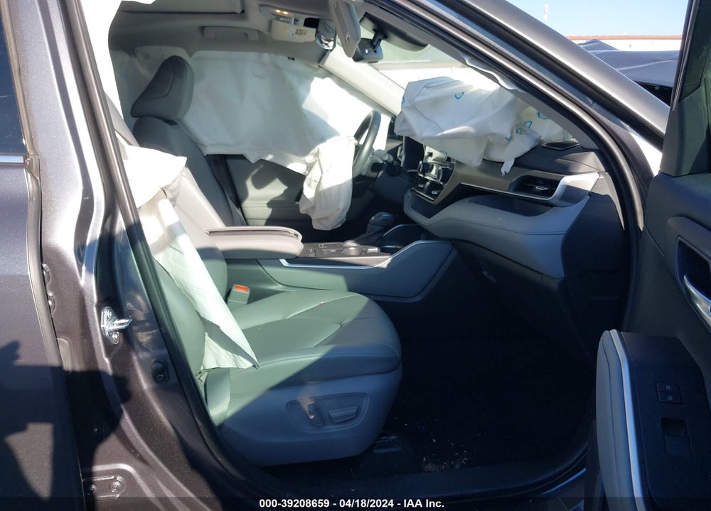 2021 TOYOTA HIGHLANDER XLE VIN: 5TDGZRAH4MS535848