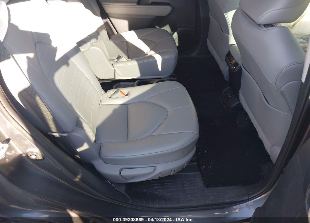 2021 TOYOTA HIGHLANDER XLE VIN: 5TDGZRAH4MS535848