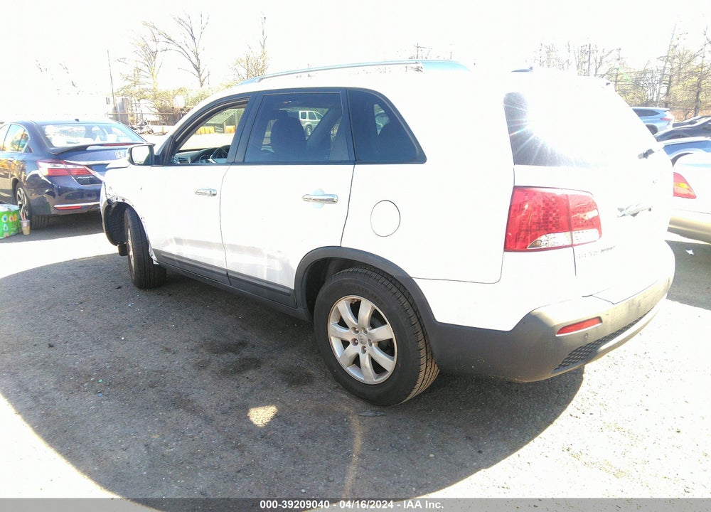 2013 KIA SORENTO LX VIN: 5XYKT3A69DG378144