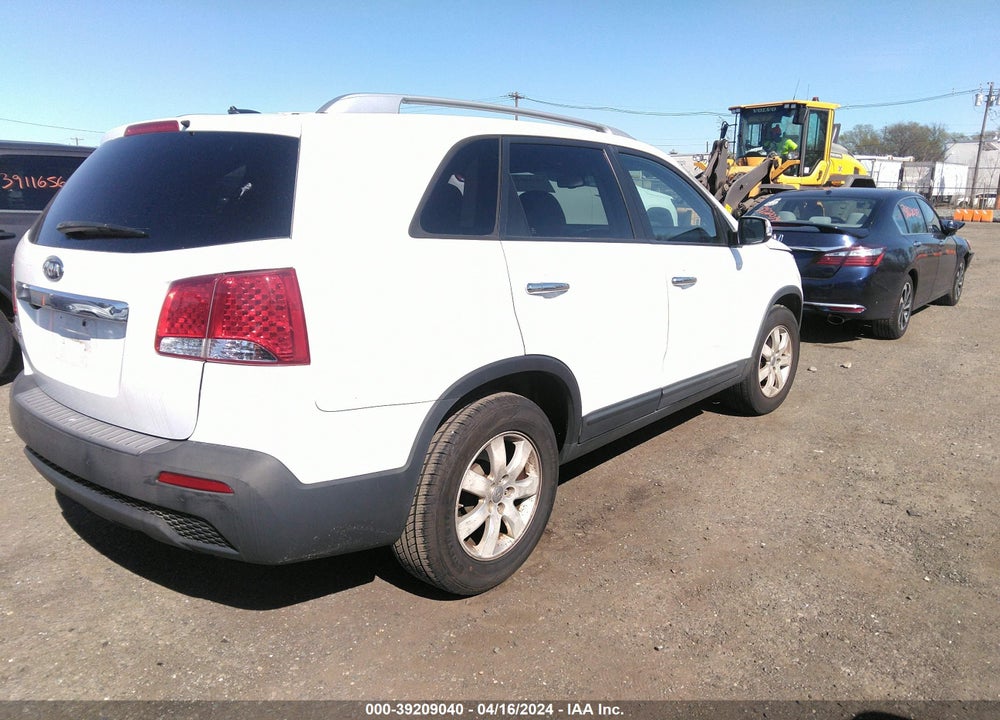 2013 KIA SORENTO LX VIN: 5XYKT3A69DG378144