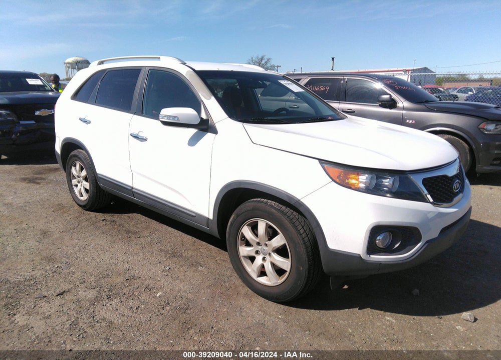 2013 KIA SORENTO LX VIN: 5XYKT3A69DG378144