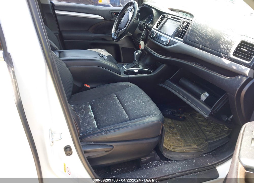 2017 TOYOTA HIGHLANDER LE PLUS VIN: 5TDZZRFH0HS195492