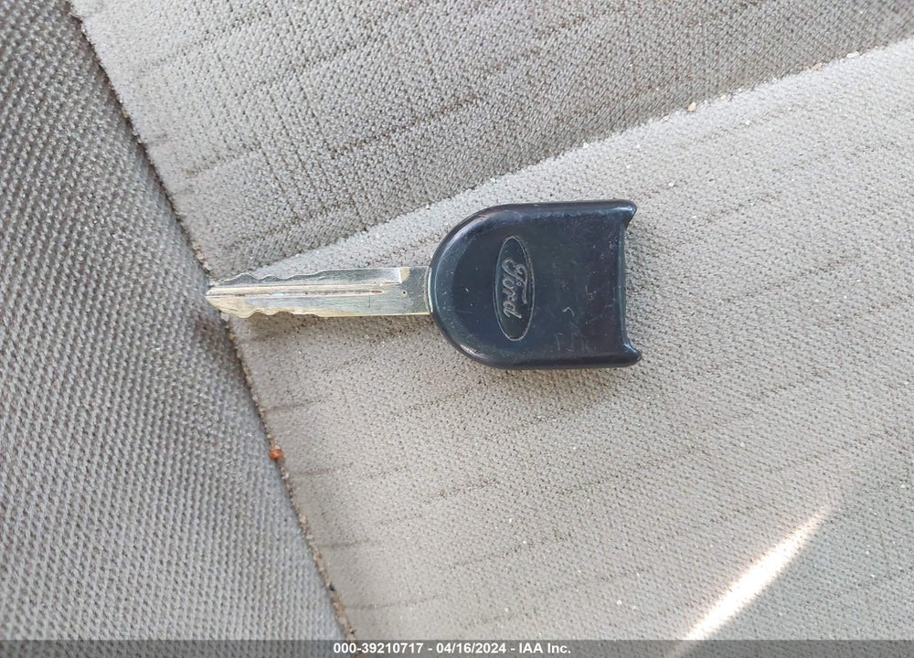 2006 FORD FREESTAR SE VIN: 2FMZA51696BA01476