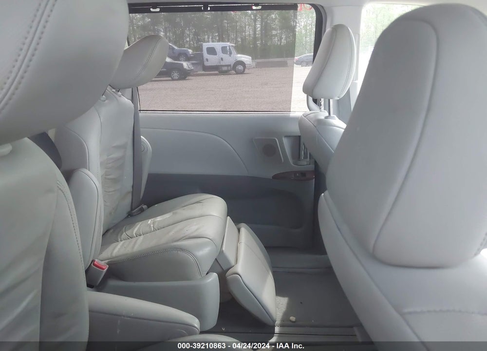 2011 TOYOTA SIENNA XLE VIN: 5TDDK3DC3BS009213