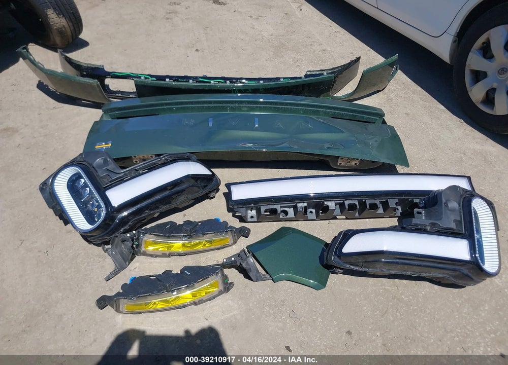 2022 RIVIAN R1T ADVENTURE VIN: 7FCTGAAA5NN008542