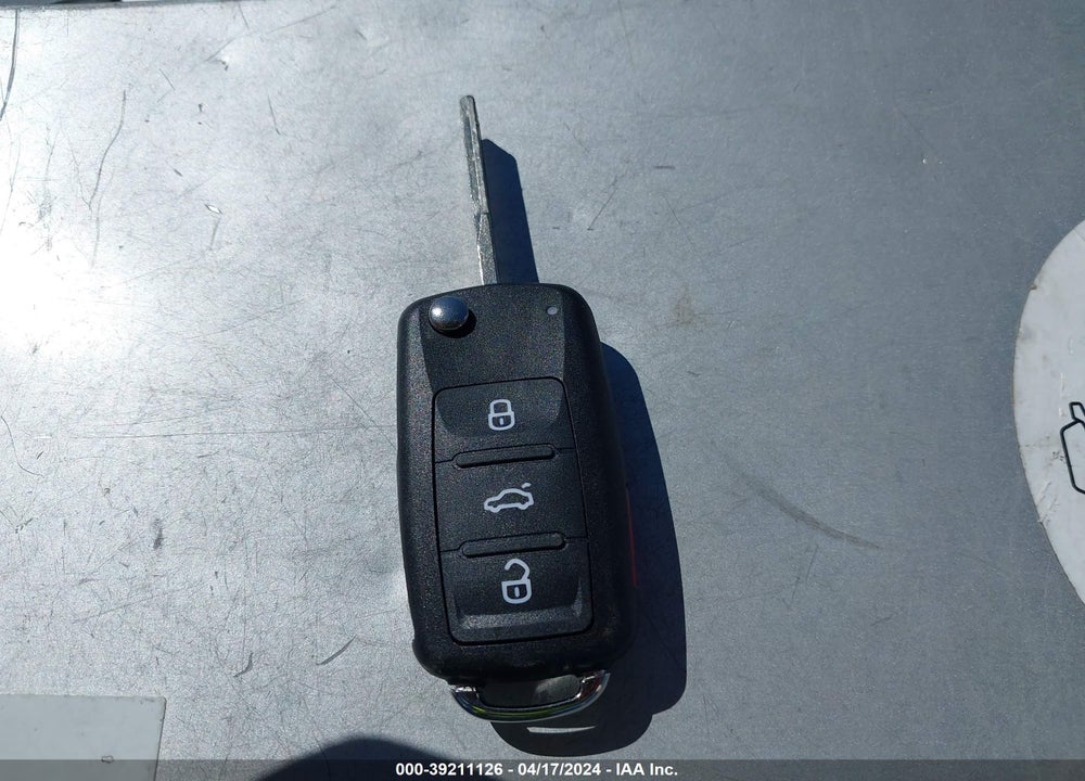 2014 VOLKSWAGEN JETTA VIN: 3VW4T7AJ5EM382195