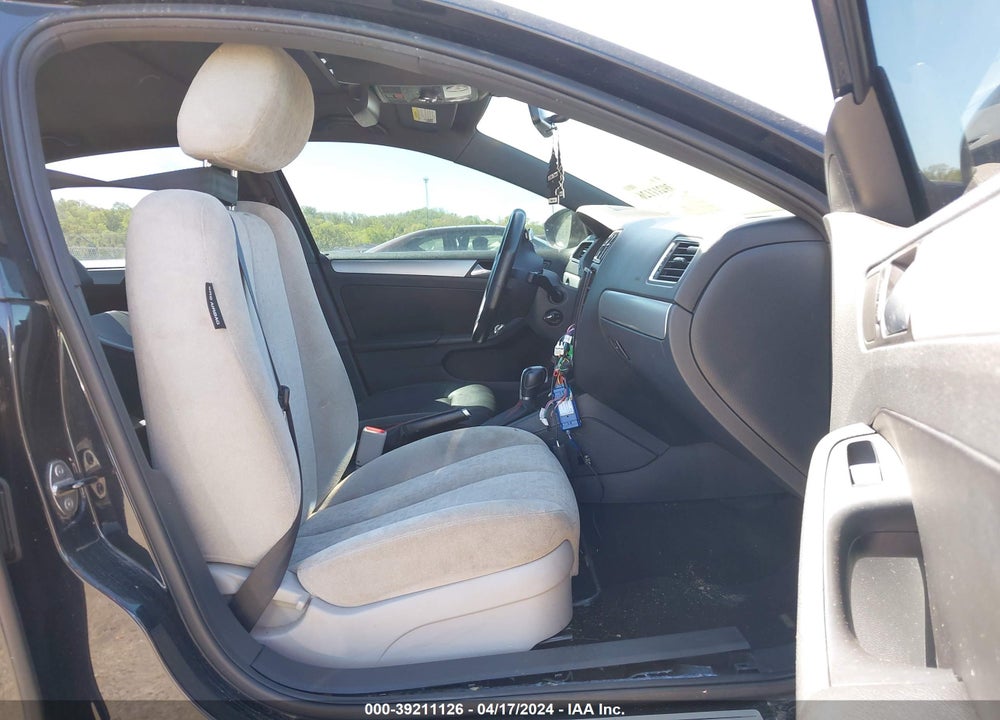 2014 VOLKSWAGEN JETTA VIN: 3VW4T7AJ5EM382195