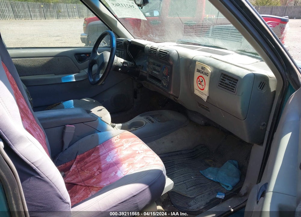 1994 CHEVROLET S TRUCK S10 VIN: 1GCCS19Z0RK158211