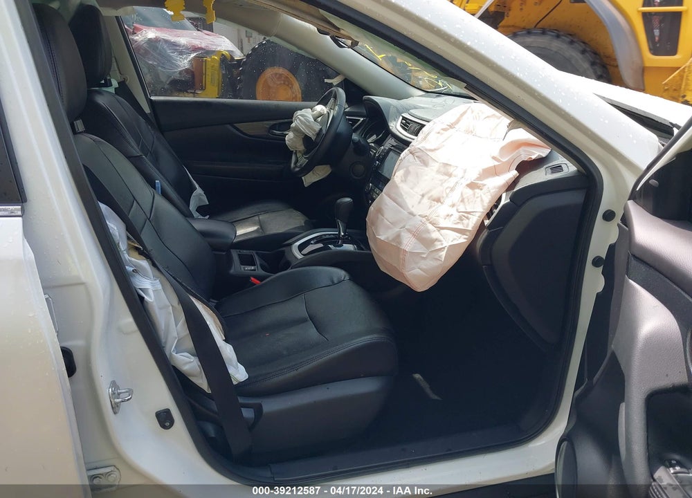 2015 NISSAN ROGUE SL VIN: 5N1AT2MV3FC902576