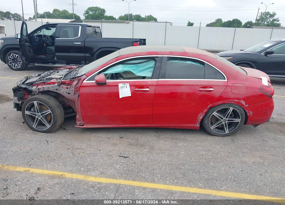 2019 MERCEDES-BENZ A 220 VIN: WDD3G4EB8KW032033