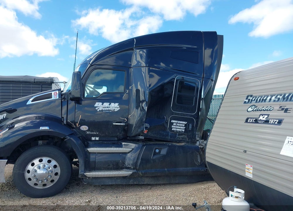 2017 KENWORTH T680 VIN: 1XKYDP9XXHJ143953