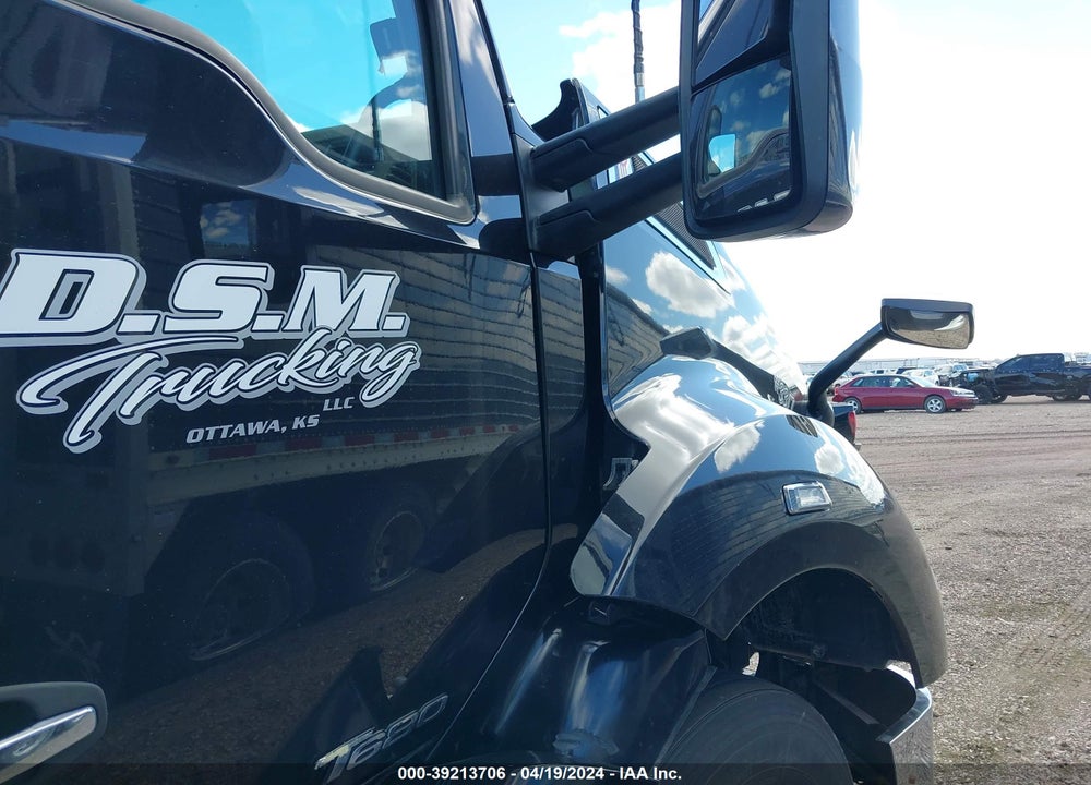 2017 KENWORTH T680 VIN: 1XKYDP9XXHJ143953