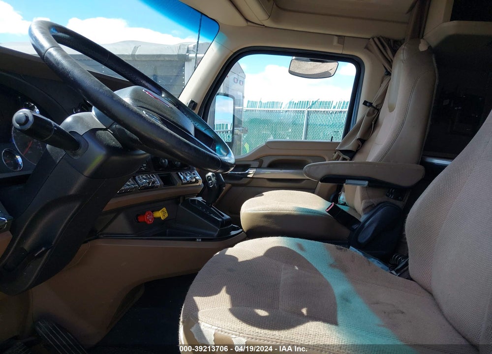 2017 KENWORTH T680 VIN: 1XKYDP9XXHJ143953