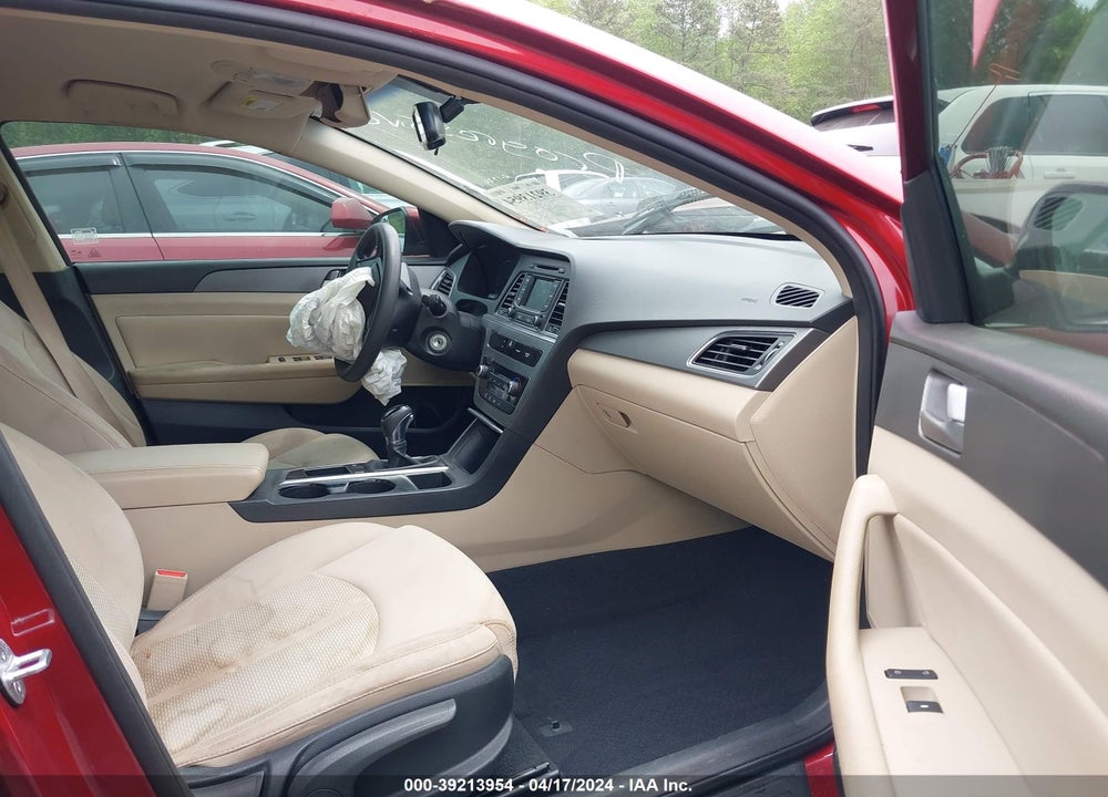 2015 HYUNDAI SONATA SE VIN: 5NPE24AF7FH227742