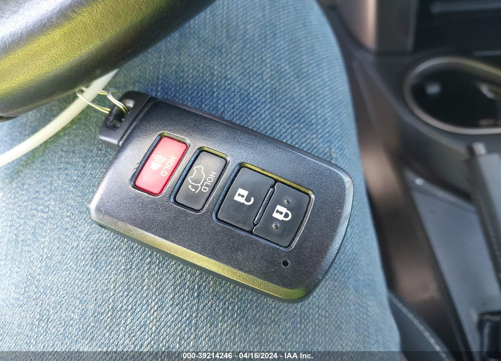 2017 TOYOTA RAV4 HYBRID XLE VIN: JTMRJREV5HD067128