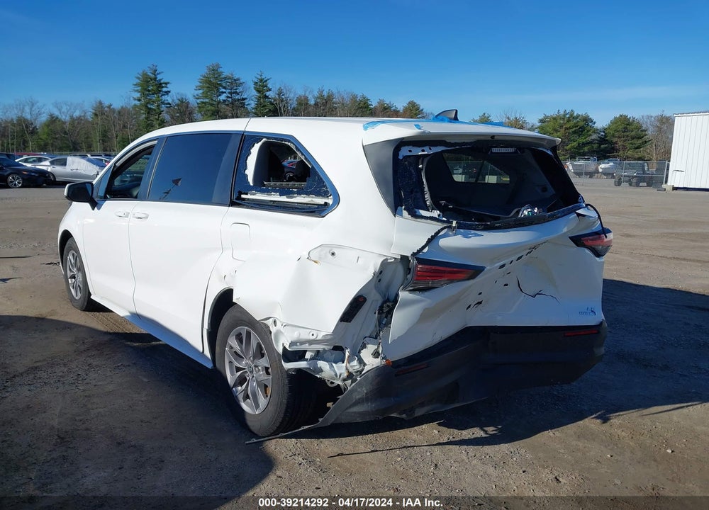 2022 TOYOTA SIENNA LE VIN: 5TDKRKEC3NS100921
