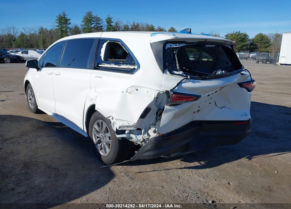 2022 TOYOTA SIENNA LE VIN: 5TDKRKEC3NS100921