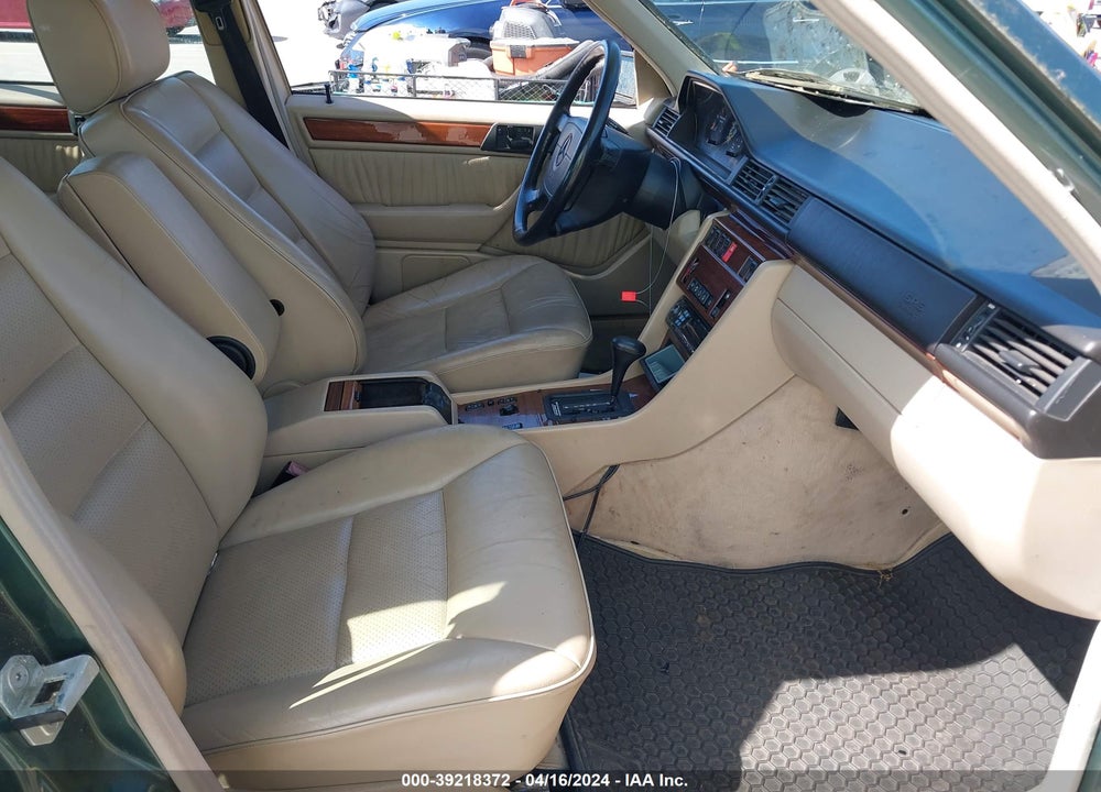 1994 MERCEDES-BENZ E 320 VIN: WDBEA92EXRF294371