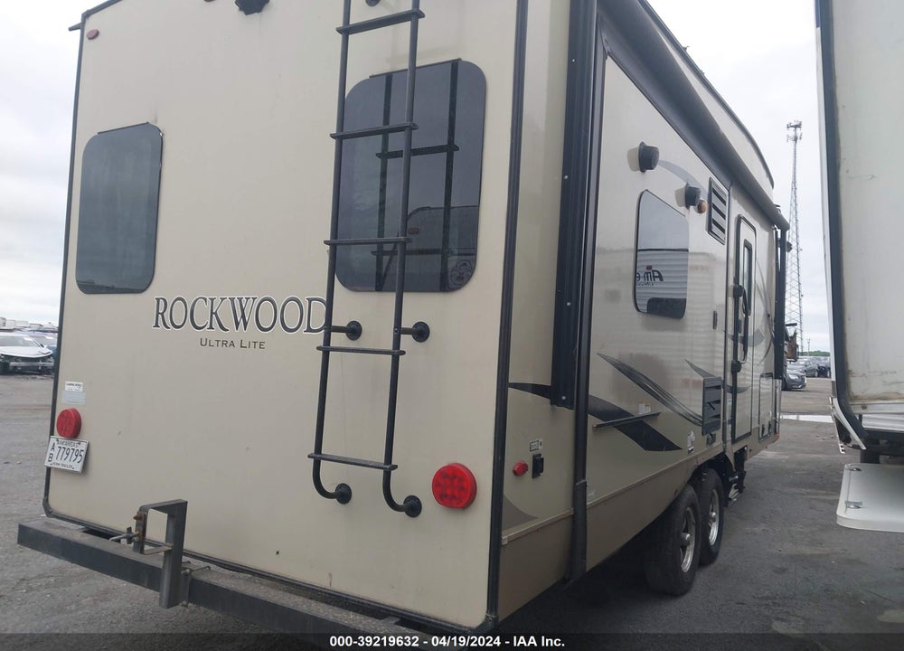 2019 FOREST RIV ROCKWOOD ULTRA LITE VIN: 4X4FRLC27K1884556
