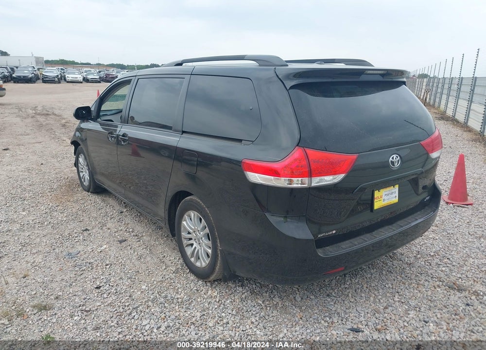 2014 TOYOTA SIENNA XLE V6 8 PASSENGER VIN: 5TDYK3DC7ES474762