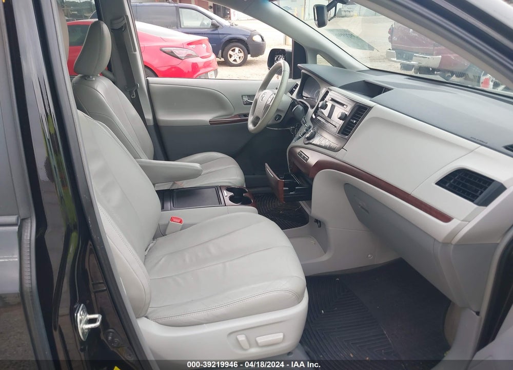 2014 TOYOTA SIENNA XLE V6 8 PASSENGER VIN: 5TDYK3DC7ES474762