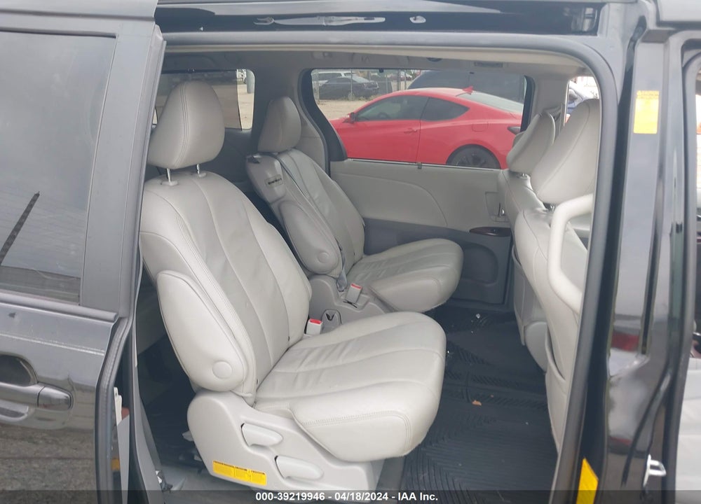 2014 TOYOTA SIENNA XLE V6 8 PASSENGER VIN: 5TDYK3DC7ES474762