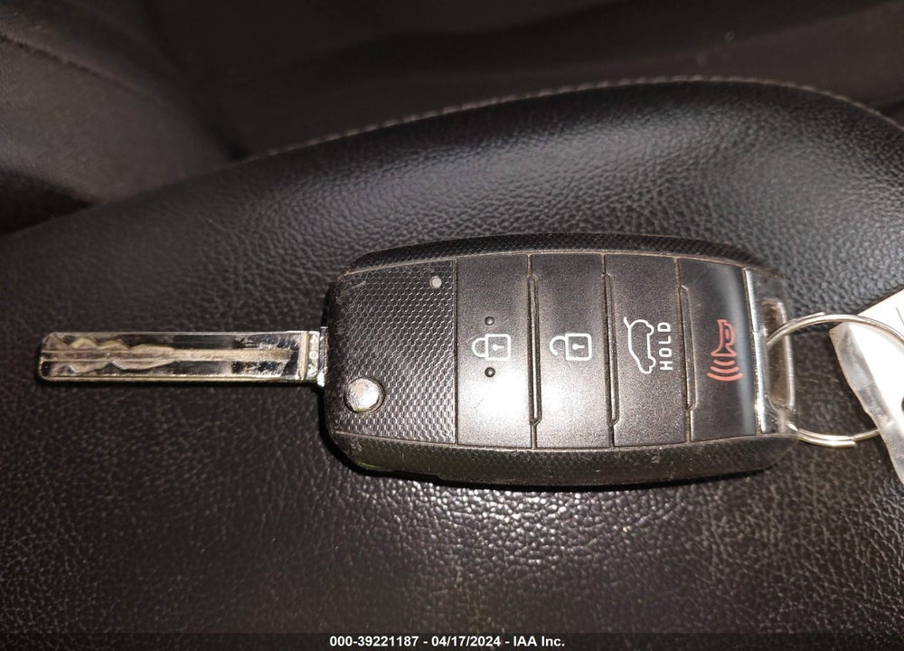 2017 KIA SOUL VIN: KNDJN2A28H7430945