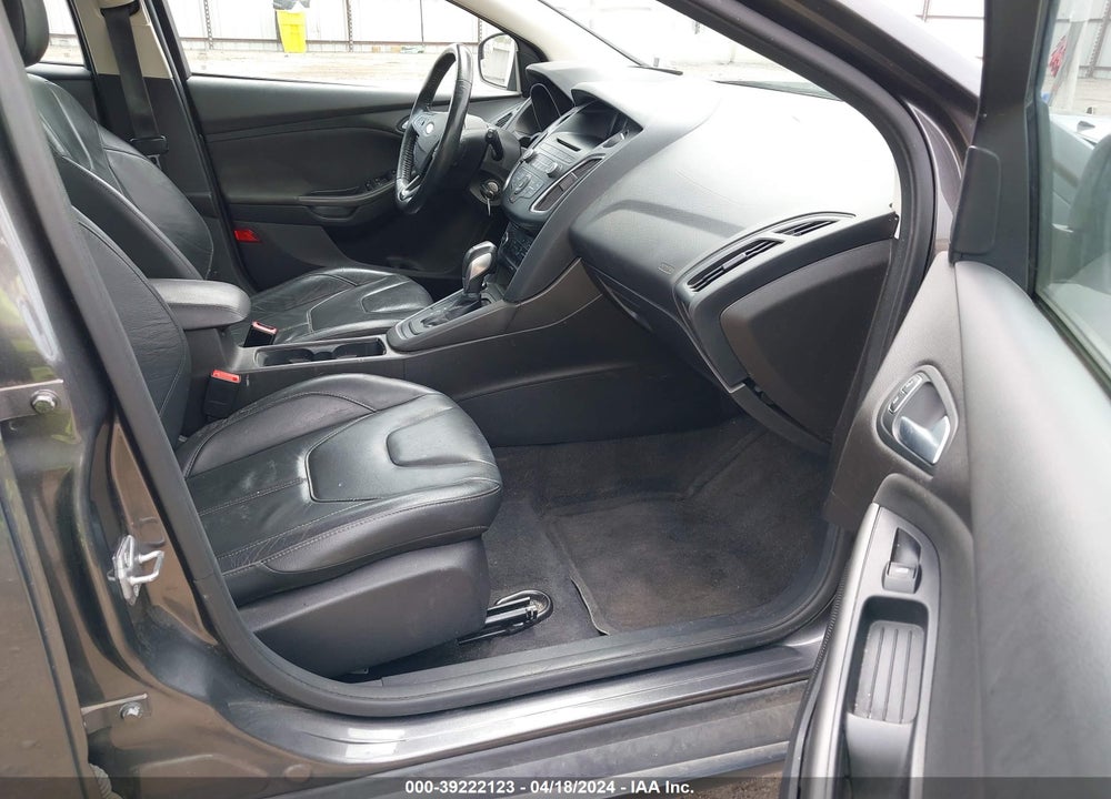 2016 FORD FOCUS SE VIN: 1FADP3K28GL203021