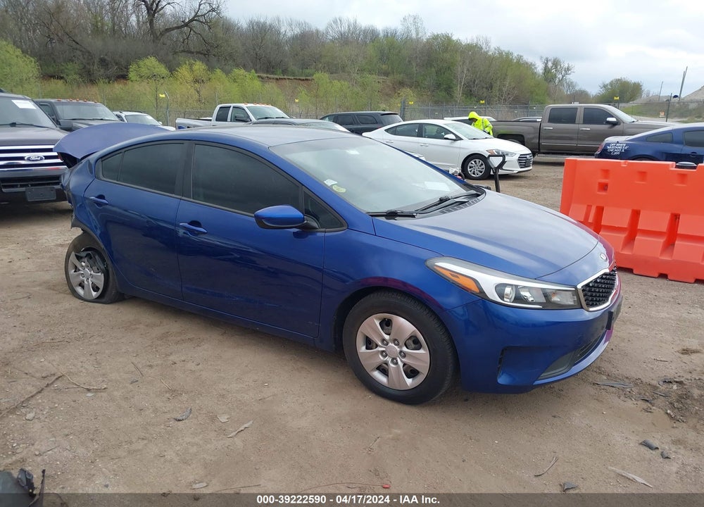 2017 KIA FORTE VIN: 3KPFK4A7XHE138316