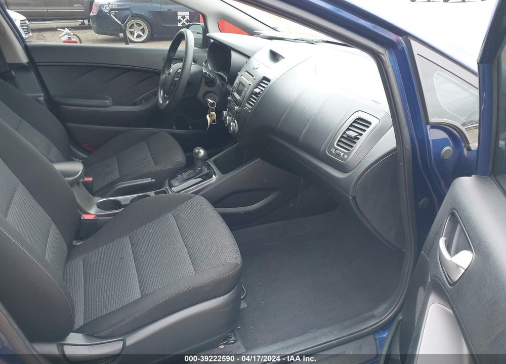 2017 KIA FORTE VIN: 3KPFK4A7XHE138316