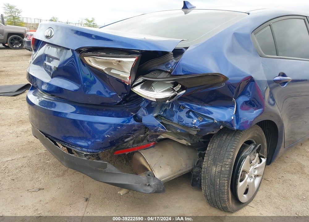 2017 KIA FORTE VIN: 3KPFK4A7XHE138316