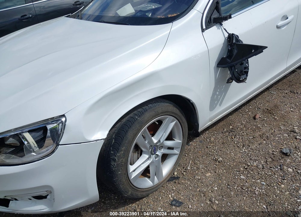 2014 VOLVO S60 VIN: YV1612FSXE1288777