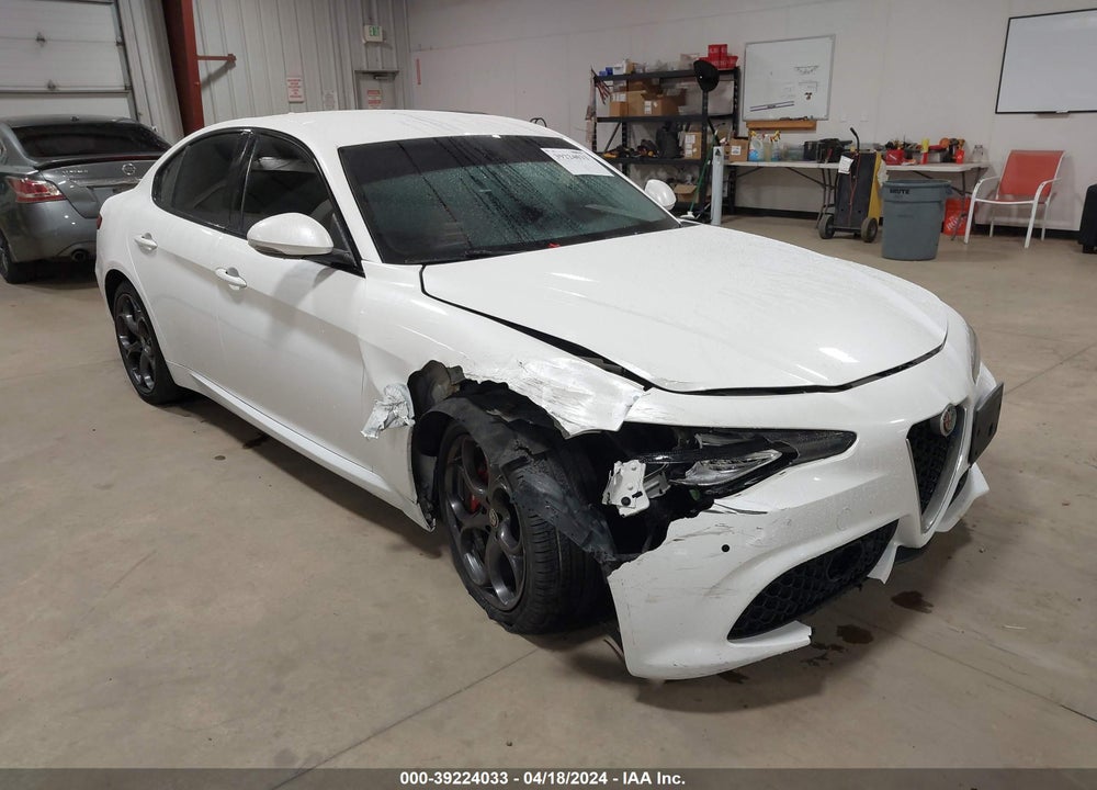 2017 ALFA ROMEO GIULIA TI AWD VIN: ZARFAEEN0H7556553